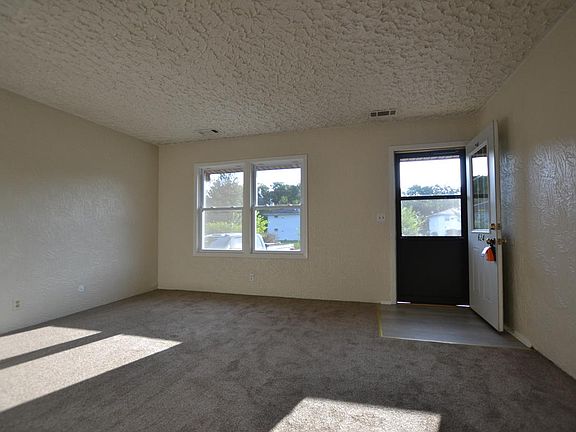 3rd image of 624 Meadowood Ln