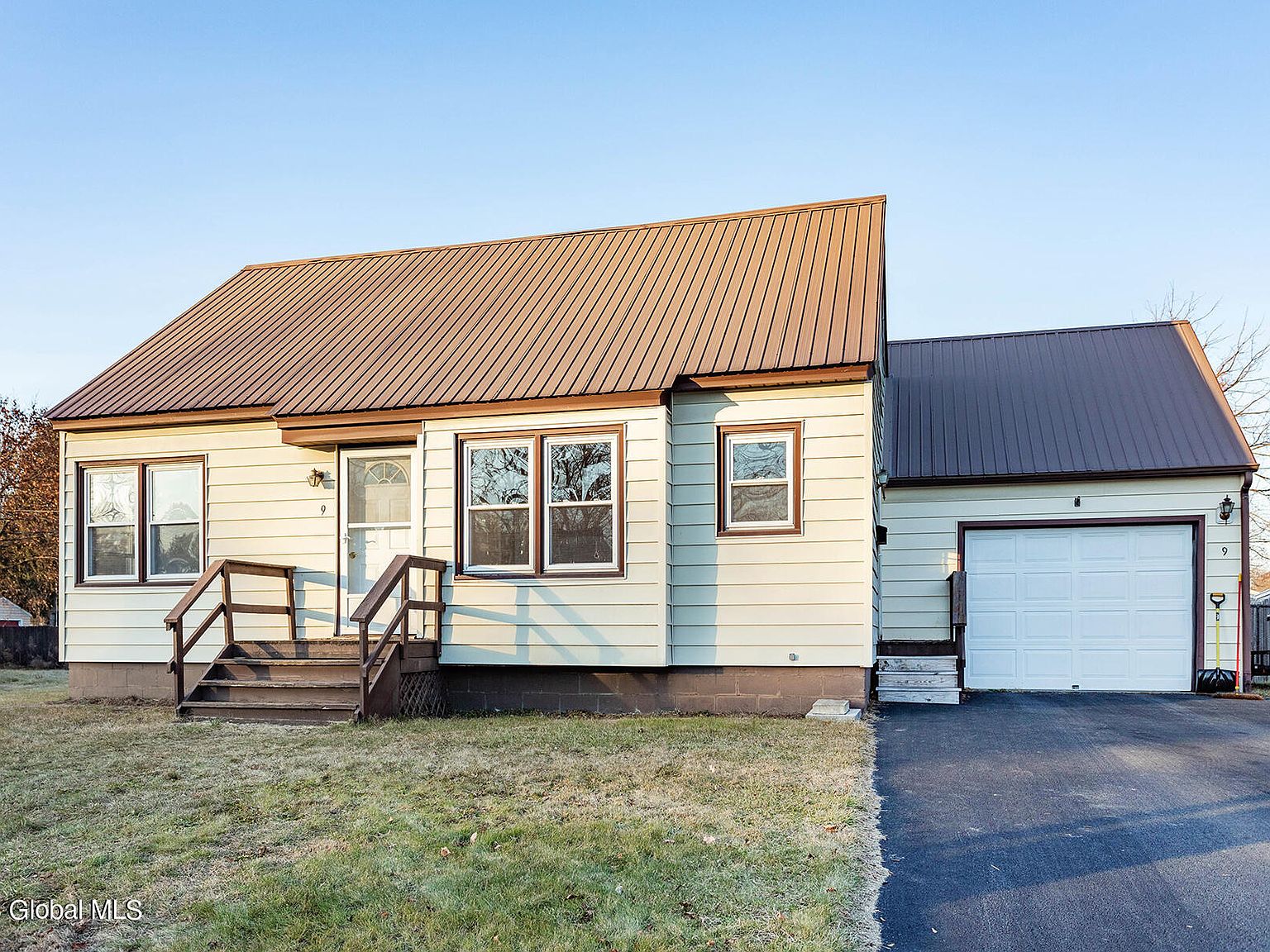 9 Circle Drive, South Glens Falls, NY 12803 Zillow