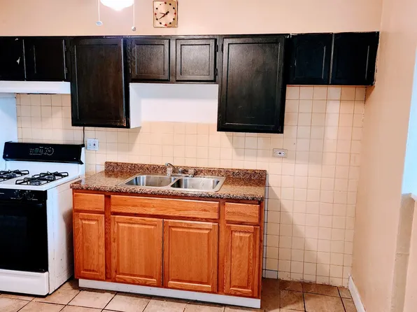 2100 Williamsburg Dr, 2100 Williamsburg Dr APT 302, Waukegan, IL 60085