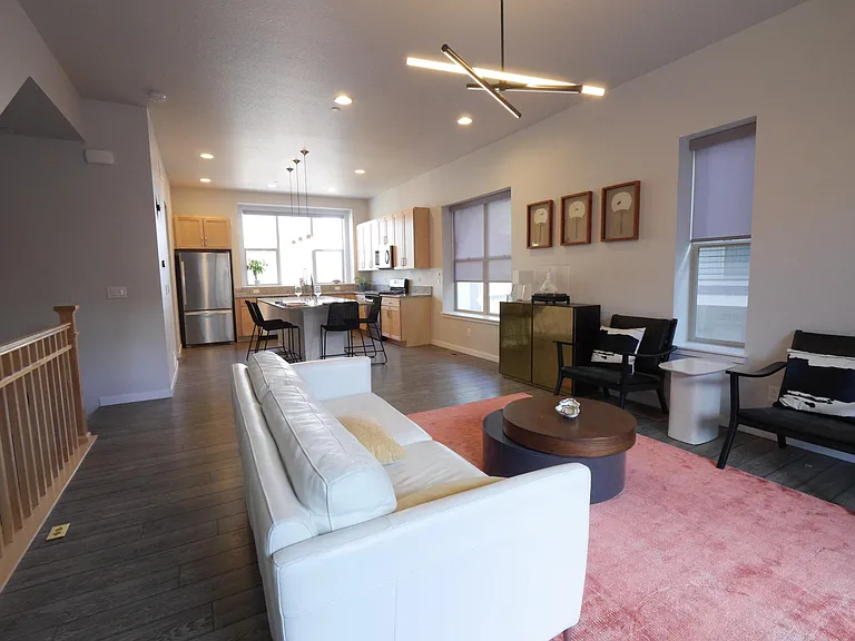428 Paintbrush Ln — Photo 1