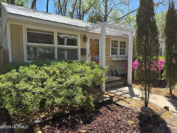 3rd image of 711 Rosemont Avenue