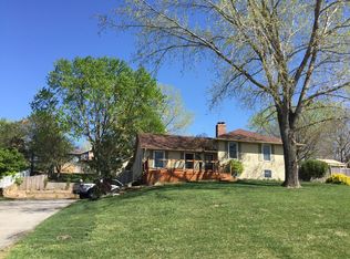 3950 SW Chelmsford Rd, Topeka, KS 66610