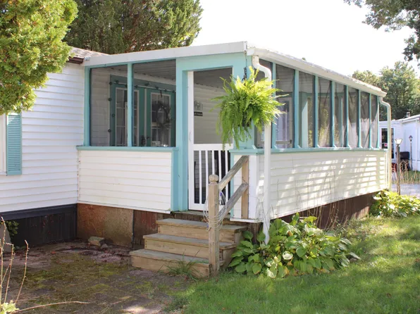 2 Fourth Avenue, Pocasset, MA 02559