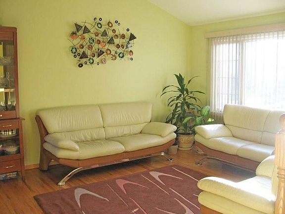 Living Room w/Vaulted Ceiling