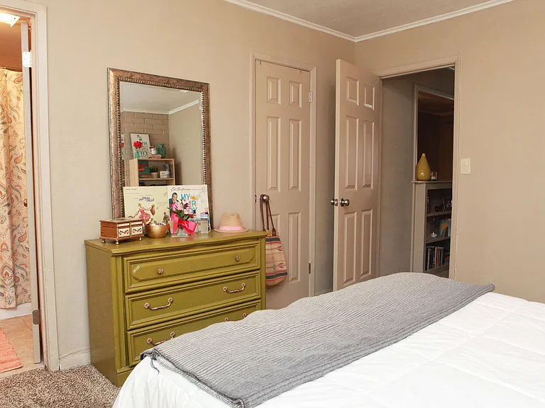 1226 S Saint Louis Ave #15 — Photo 9
