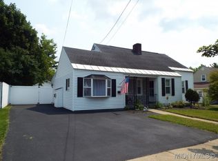 1233 Greenview Dr, Utica, NY 13501