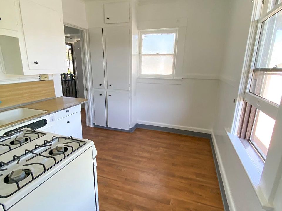 1st image of 2633 Jeffries Ave #2633