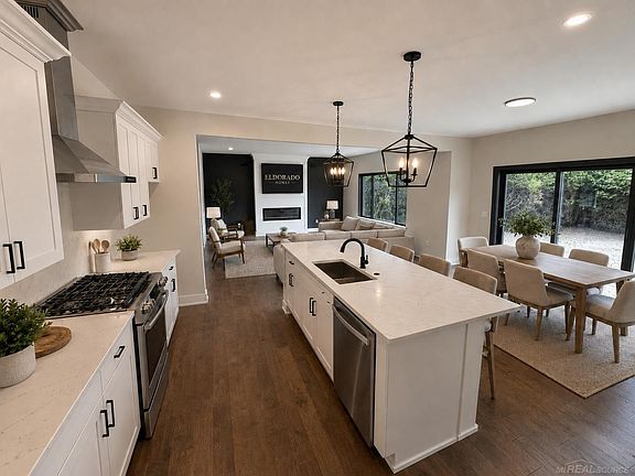 2nd image of 37183 Curwood Dr
