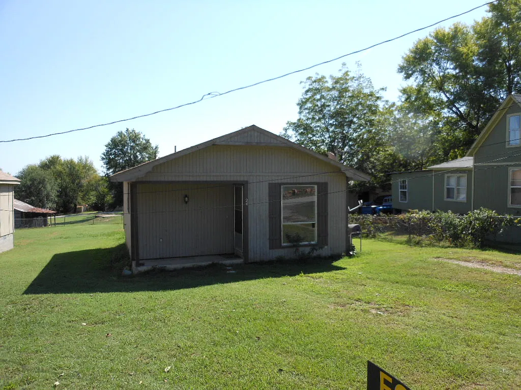2 bed, 768 sqft, $800 — Photo 1