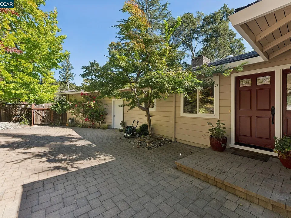 11 Altamount Dr