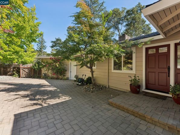 11 Altamount Dr