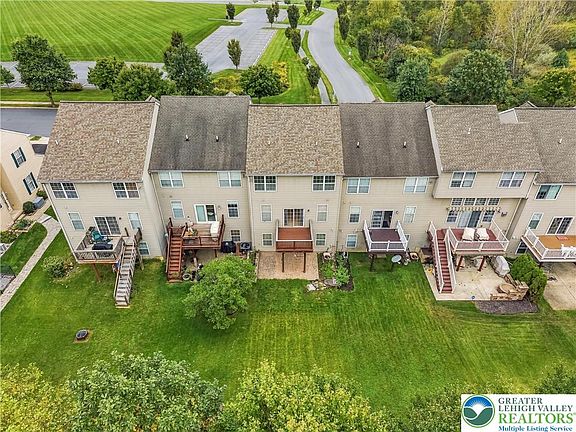 3rd image of 5607 Spring Ridge Dr W
