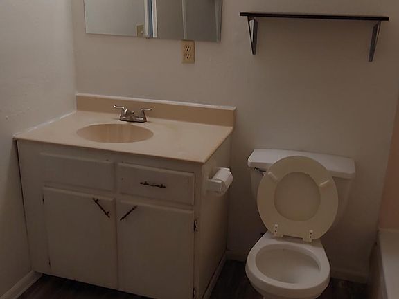 2nd image of 2406 S Indiana Ave #Iii