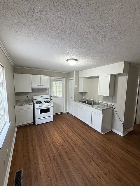3 bed, 1120 sqft, $1,350 — Photo 3