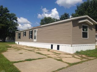 687 10th St, Plainwell, MI 49080