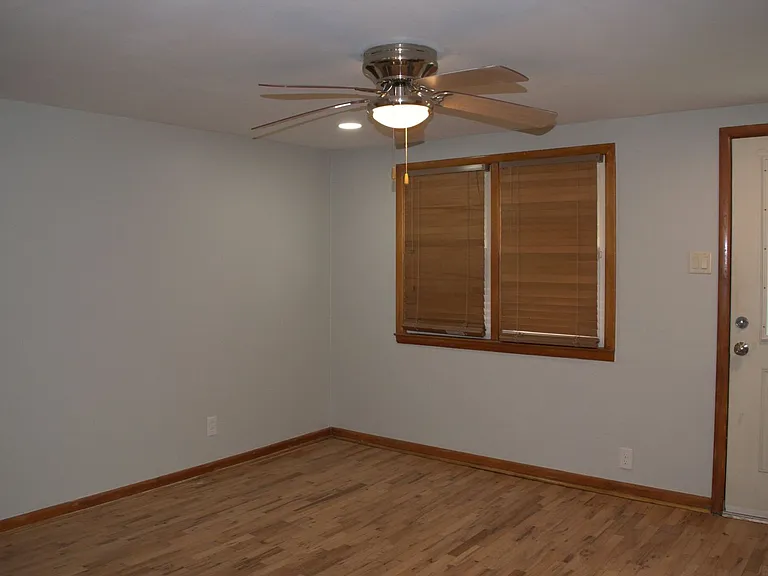 416 Victoria Dr — Photo 6