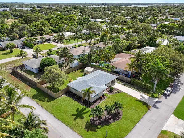 110 Windsor Rd E, Jupiter, FL 33469