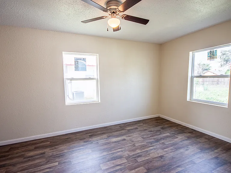1020 N Connelly St — Photo 8