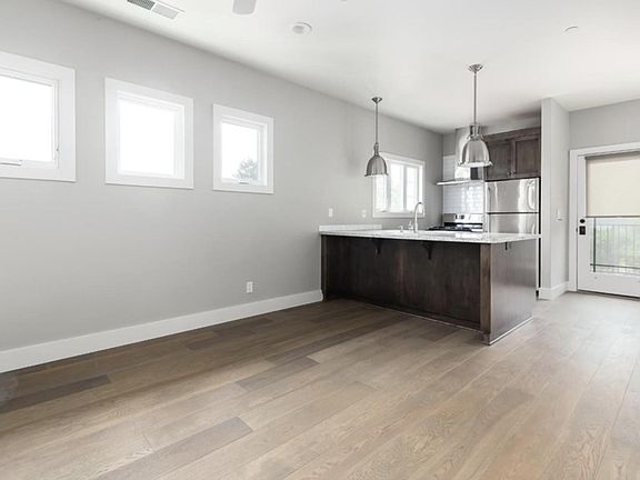 3rd image of 3331 Daffodil Ct