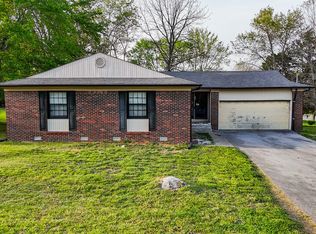 206 Hilltop Dr, Shelbyville, TN 37160