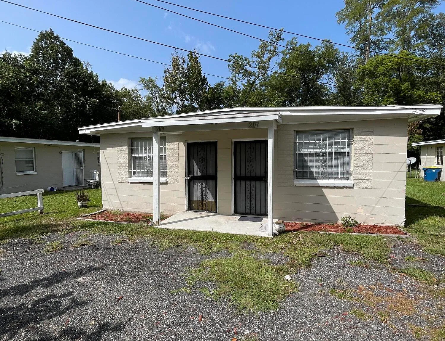 2 bed, 1.0 bath, 700 sqft, $950 — Photo 1