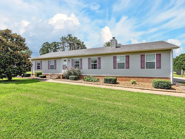 2504 Angelyn Dr — Photo 3