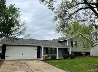 158 Universal Dr, Saint Peters, MO 63376