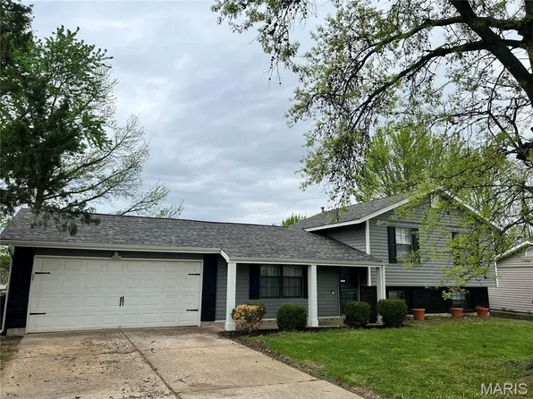 158 Universal Dr, Saint Peters, MO 63376