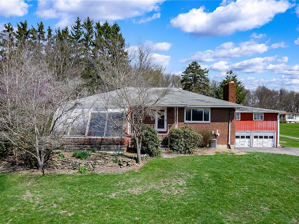 1st image of 349 Dinnerbell Rd