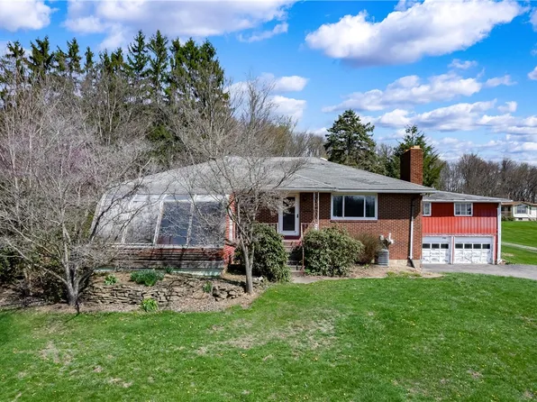 349 Dinnerbell Rd, Butler, PA 16002