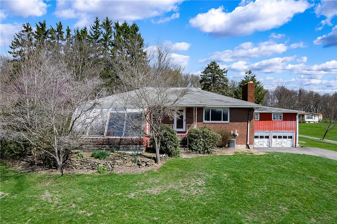 349 Dinnerbell Rd photo 1