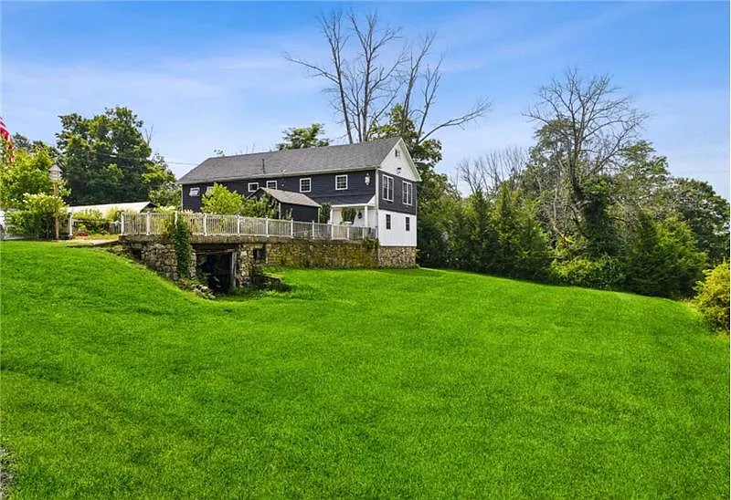 Building Photo - 292 W Mill Rd #B