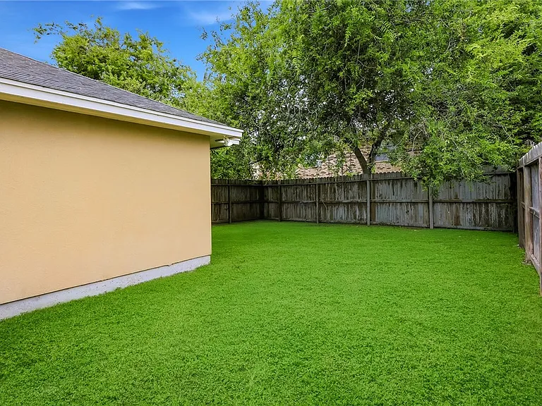 6633 Rhine Dr #B — Photo 28