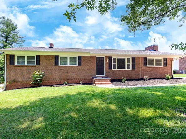 306 2nd Avenue Pl NE, Conover, NC 28613