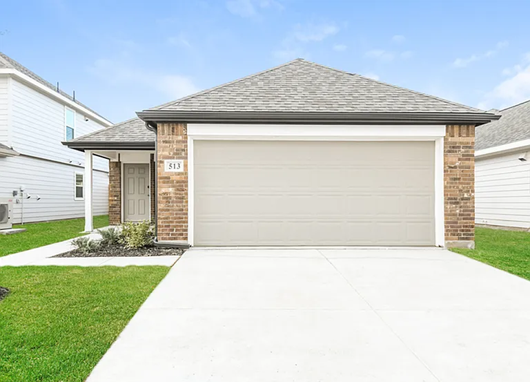 513 Thompson Pl — Photo 1