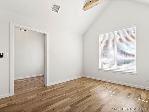 5th image of 2906 E Rockford Pl