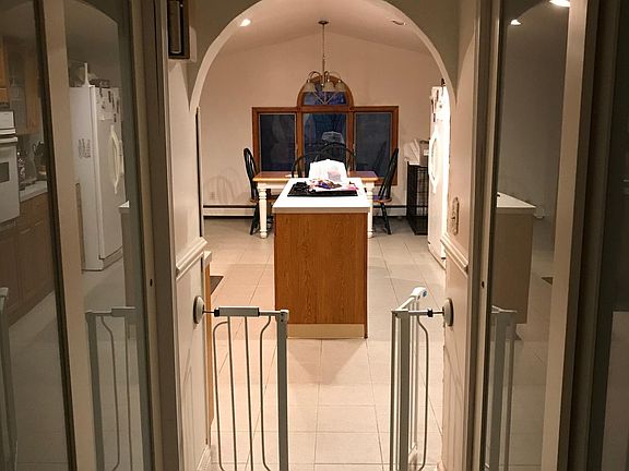 Hallway to kitchen