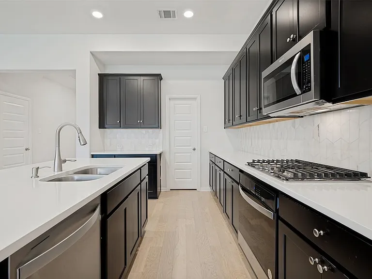 3437 Loftwood Ln — Photo 32