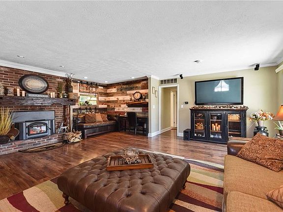 3rd image of 737 Canter Cir