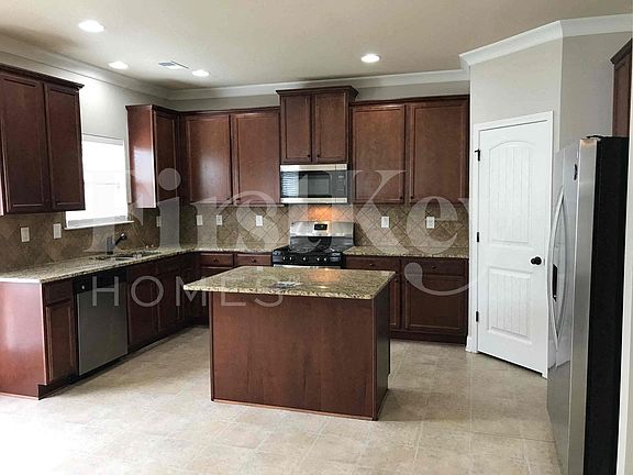 3rd image of 2022 Poplar Falls Ave