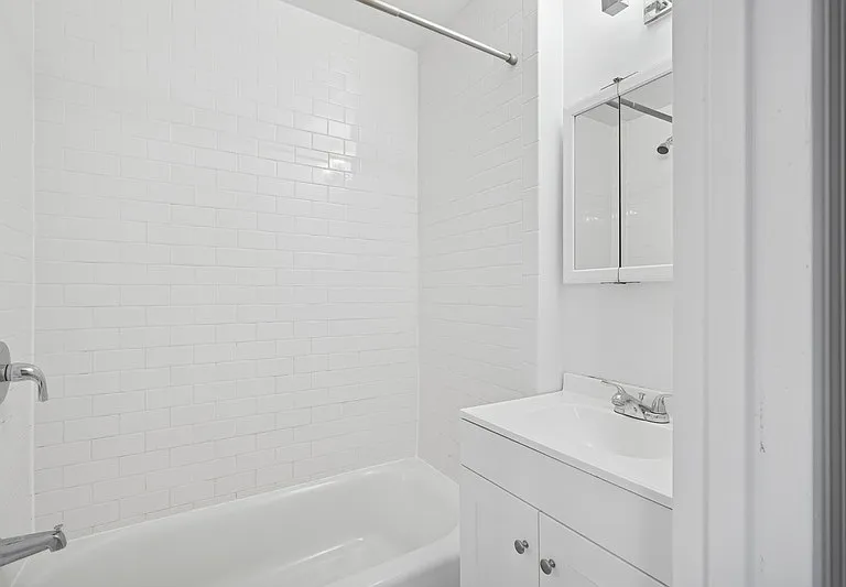 440 W 34th St #7D — Photo 7