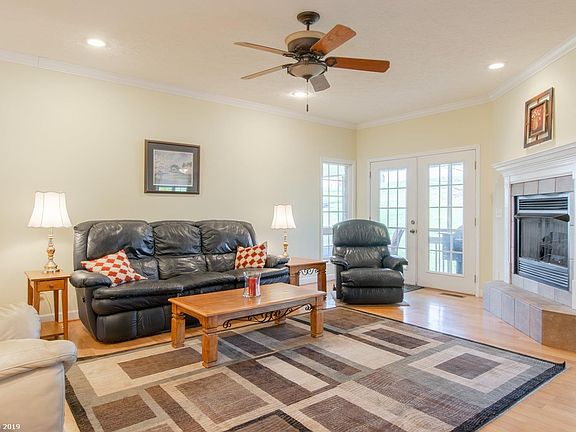 4th image of 2060 Peakland Way