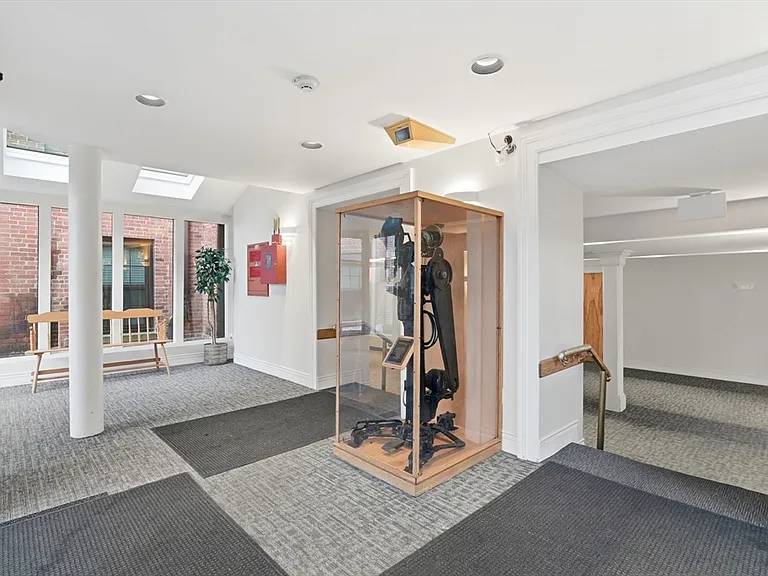 21 Linden St #212 — Photo 3