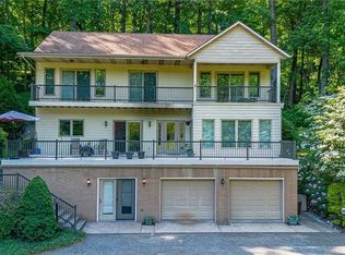 8 Lakefront Rd, Greensburg, PA 15601