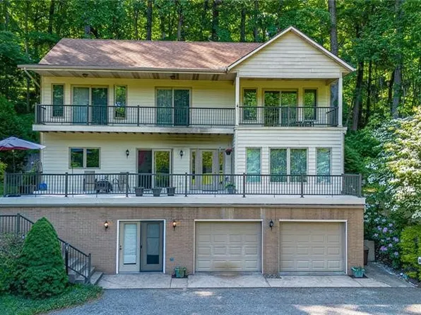 8 Lakefront Rd, Greensburg, PA 15601