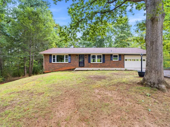 619 Spring St, Hurt, VA 24563