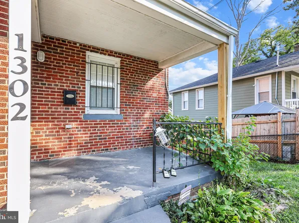 1302 44th Pl SE, Washington, DC 20019