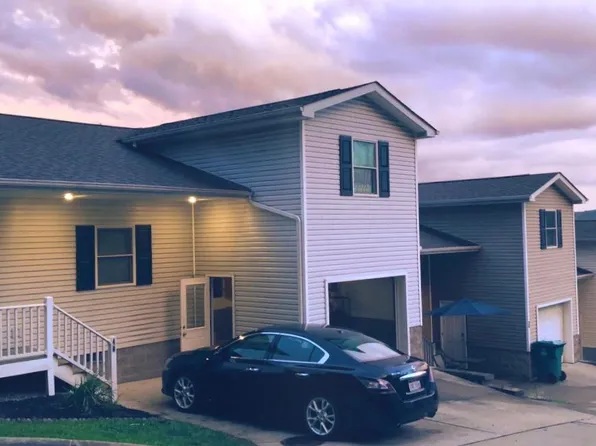 40 Marie Dr, Hurricane, WV 25526