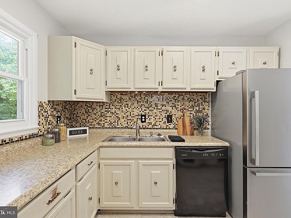 3rd image of 13528 Delaney Rd