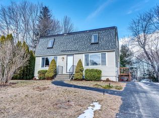 22 Willowdale Dr, Gorham, ME 04038